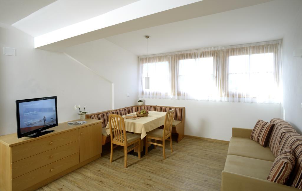 Krebishof Agriturismo Schenna Zimmer foto